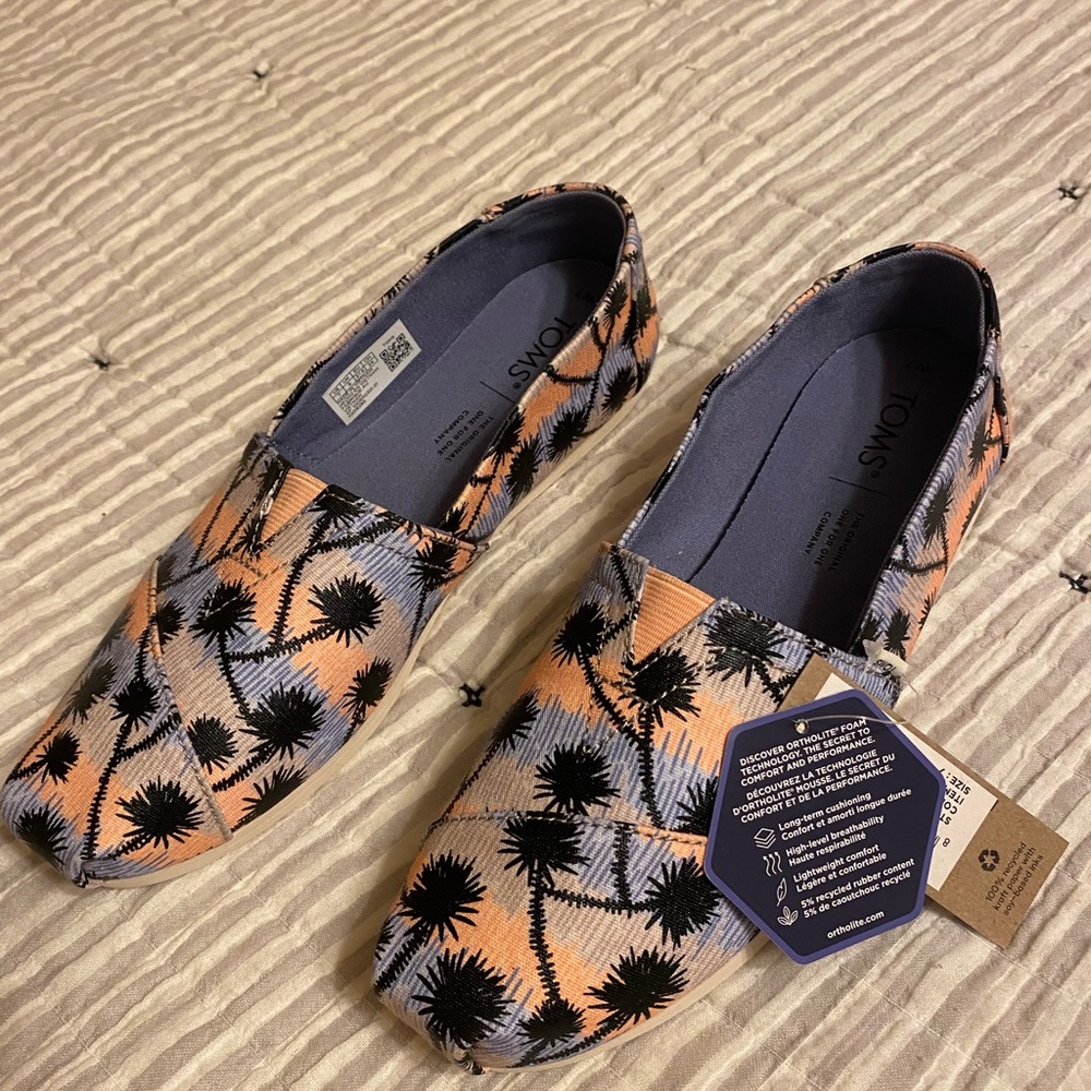 Brand new Tom’s Joshua tree print slip on shoes.